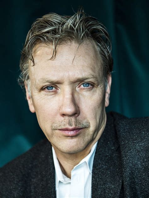 Persbrandt efterträder Persbrandt.